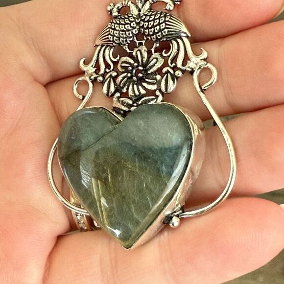 Stunning Heart Labradorite Pendant Statement Necklace Unique Peacock Framed - Picture 5 of 8